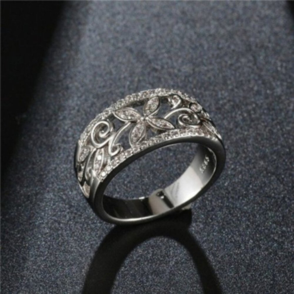 New 925 Silver White Sapphire Ring - Picture 2 of 3